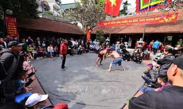 Lễ hội Vật làng Mai Động