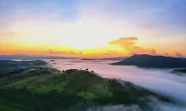 Săn mây trên đỉnh Phượng Hoàng - toạ độ 'check in sống ảo' mới cực đẹp ở Quảng Ninh