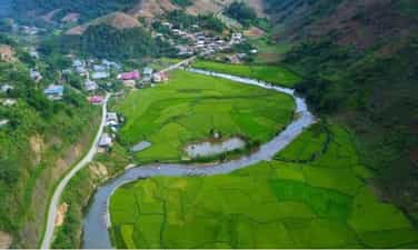Ngỡ ngàng É Tòng mùa nước đổ