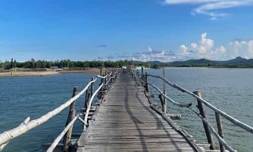 Explore the longest wooden bridge in Vietnam - Ong Cop wooden bridge.