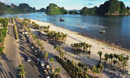 Bãi Tắm Hòn Gai: Không Gian Thoáng Đãng Cho Một Ngày Thư Giãn