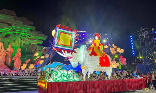 Experiencing the Largest Mid-Autumn Festival in Vietnam - Thanh Tuyen Festival