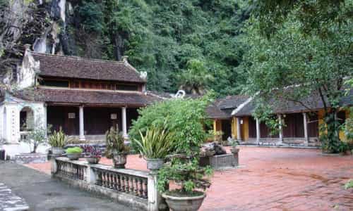 Bước Vào Chùa Bàn Long: Khám Phá Không Gian Linh Thiêng và Hùng Vĩ