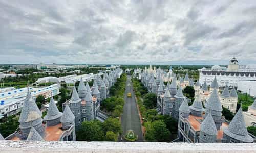 Check-in khung cảnh trời Âu ngay tại Đại Học Võ Trường Toản
