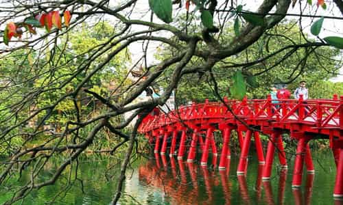Vẻ Đẹp Mộng Mơ Của Cầu Thê Húc Giữa Lòng Hồ Gươm