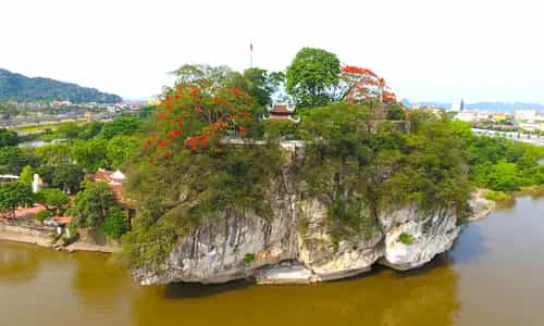 Đắm mình trong cảnh sắc hùng vĩ tại Núi Non Nước, Ninh Bình