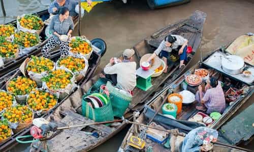 Trải Nghiệm Lênh Đênh Trên Dòng Sông Gành Hào Tại Chợ Nổi Cà Mau