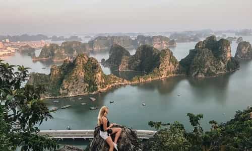 Chinh phục Núi Bài Thơ: Trải nghiệm cảm giác thư thái giữa trời biển Hạ Long