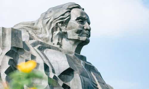 A Soulful Journey to the Mother Thu Monument: Embracing History and Resilience