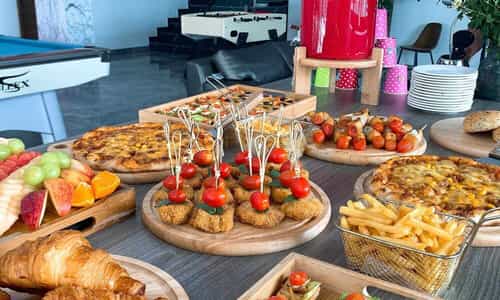 Bùng Nổ Vị Giác: Trải Nghiệm Pizza & Burger Đúng Điệu Tại C Cuisine Pizza & Burger