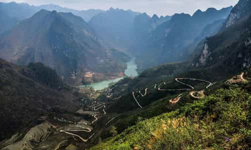 Chinh Phục Dốc Tà Làng: Hành Trình Khám Phá Cung Đường Hiểm Trở Nhất Vùng Biên Viễn