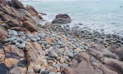 Admire the magnificent and unique natural beauty of Ghenh Rang Tien Sa.