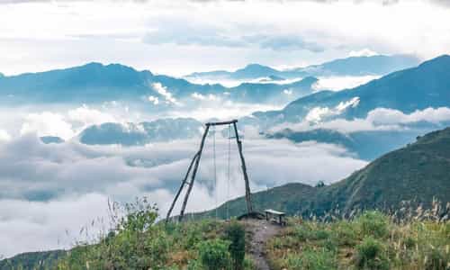 Chinh Phục Biển Mây: Trekking Tại Đỉnh Bạch Mộc Lương Tử