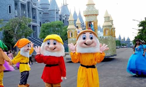 Kittyd & Minnied Amusement Park: The Disneyland of the Mekong Delta