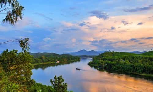 Từ Đỉnh Núi Ngự, Khám Phá Toàn Cảnh Huế Qua Lăng Kính Thiên Nhiên