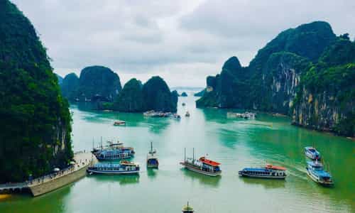 Khám Phá Vịnh Hạ Long Trong Một Ngày: Trải Nghiệm Tinh Hoa Của Thiên Nhiên Việt Nam