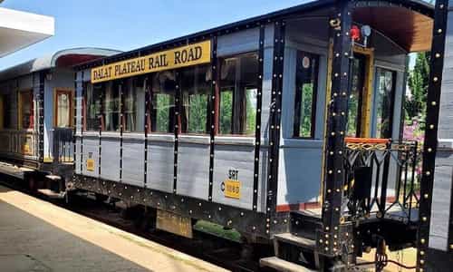 Da Lat Train - the "virtual living" coordinates of young people today.