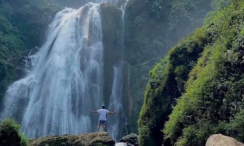 Hòa Mình Vào Dòng Nước Mát Lành Tại Thác Nặm Me