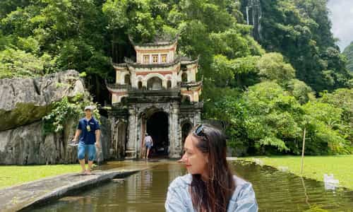 Chùa Bích Động: Viên Ngọc Linh Thiêng Giữa Núi Non Ninh Bình