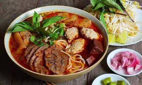 Bún bò Huế - Đặc sản nức tiếng xứ mộng mơ