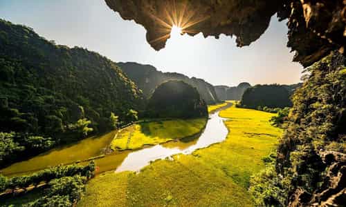 Khám Phá Tuyệt Tác Thiên Nhiên Khu Quần Thể Ba Hang Tam Cốc