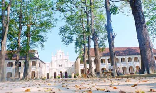 Khám phá kiến trúc Gothic tại Tiểu Chủng Viện Làng Sông Bình Định