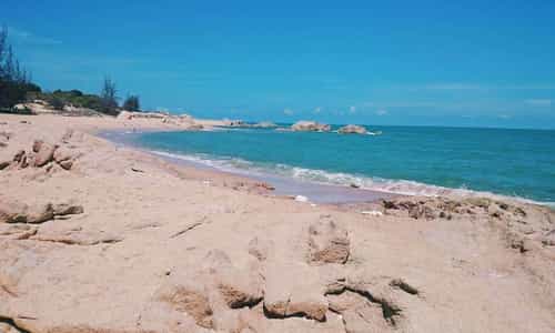 Mùa hè ở biển Hồ Cốc chỉ có tiếng sóng, cát và nắng