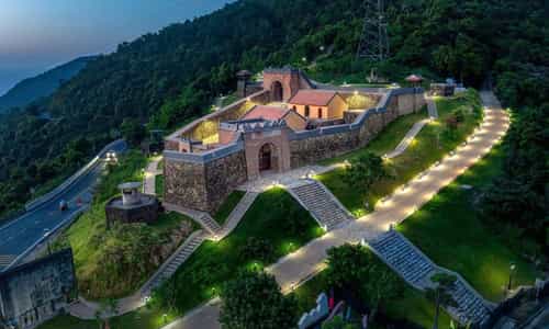 Get ready to experience the breathtaking beauty of Hai Van Quan - the Pearl of the Far East!