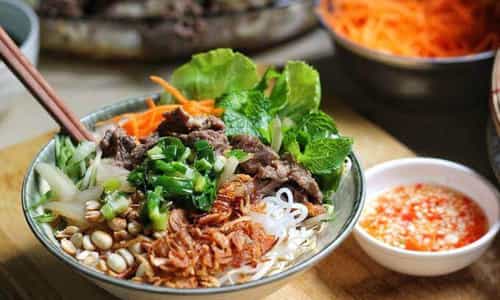 Cách làm bún thịt xào kiểu miền Tây cho ngày mưa
