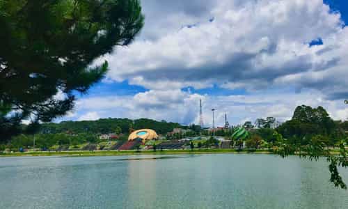 Experience the romantic beauty and peaceful atmosphere at Xuan Huong Lake - Da Lat.