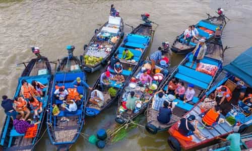 Độc đáo chợ nổi trên bến dưới thuyền