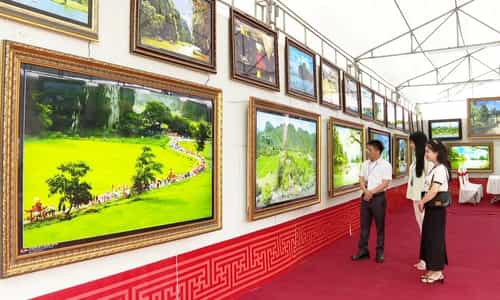 Khám Phá Nét Đẹp Ninh Bình Qua Ống Kính Tại Triển Lãm Ảnh Lễ Hội Hoa Lư