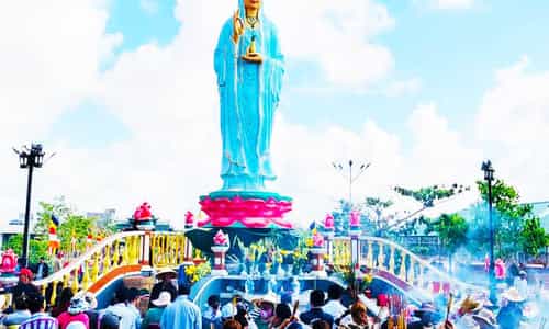 Chiêm bái Mẹ Nam Hải Bạc Liêu cầu may mắn, hạnh phúc cho gia đình