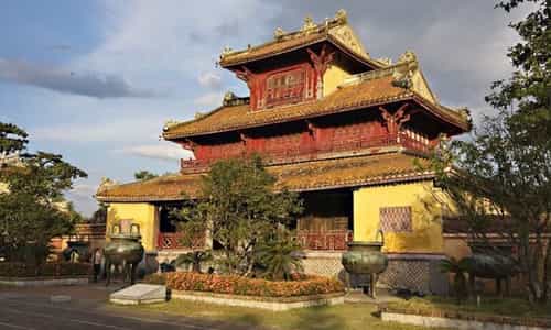 Qua Lối Cổ, Nghe Hồn Huế: Trải Nghiệm Khó Quên Tại Hiển Lâm Các
