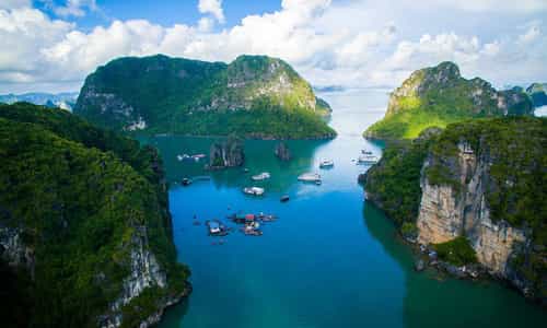 Ngỡ Ngàng Trước Vẻ Đẹp Hùng Vĩ Và Yên Bình Của Vịnh Bái Tử Long
