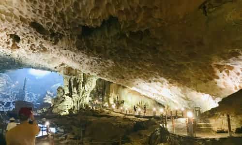 Trải Nghiệm Hang Sửng Sốt - Thiên Đường Ẩn Mình Trong Lòng Núi Đá