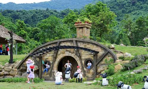 Trải nghiệm không gian Hobbit tại Làng Người Lùn ở núi Bạch Mã