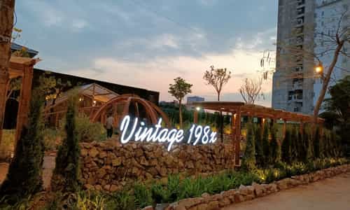 Vintage 198x – Nơi Đưa Bạn Trở Về Không Gian Cổ Điển Ấm Áp