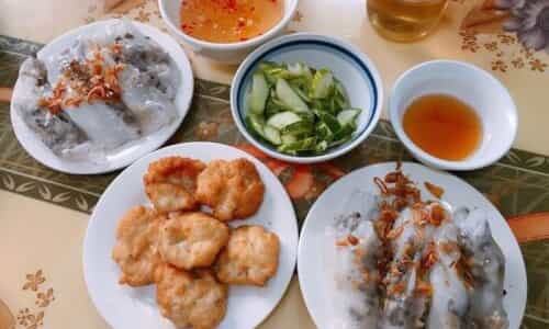 Ngon Ngất Ngây Với Bánh Cuốn Chả Mực Tại Quán Bà Yến Hạ Long