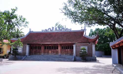 Vẻ Đẹp Cổ Kính Và Thiêng Liêng Của Đình Yên Giang