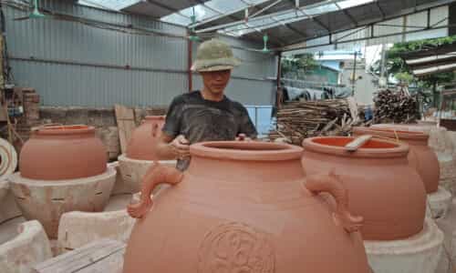 Trải Nghiệm Làm Gốm Thủ Công Tại Làng Nghề Vĩnh Hồng Đông Triều