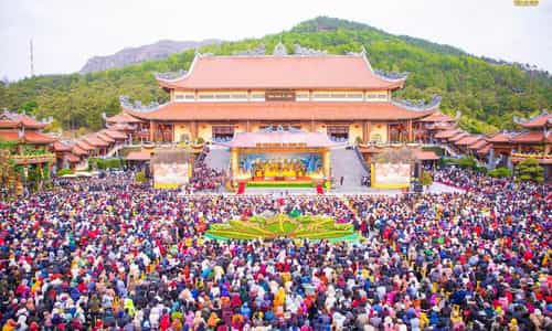 Hòa Mình Vào Hồn Văn Hóa: Khám Phá Những Lễ Hội Nổi Bật Tại Chùa Ba Vàng