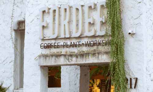 Tìm Một Góc Bình Yên Giữa Hà Nội Ồn Ào – Khám Phá Fordeer Coffee