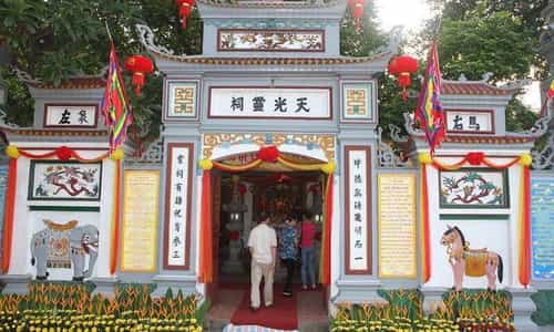 Vẻ Đẹp Kiến Trúc Và Những Báu Vật Cổ Tại Đền Ghềnh