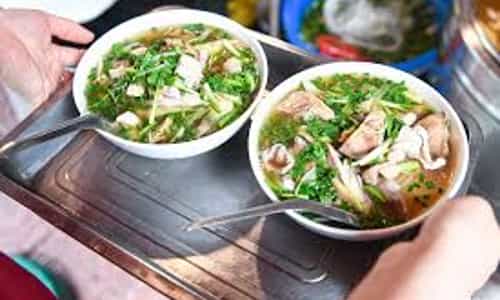 Một Lần Thử, Mãi Mê: Hương Vị Phở Gà Tại Quán Phở Gà Châm
