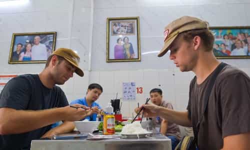 Đậm Chất Hà Nội: Món Bún Chả Obama Gây Bão Giữa Thủ Đô