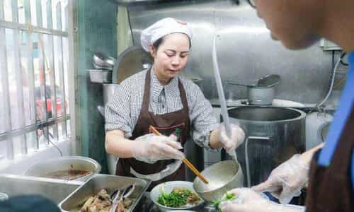Phở Hồ Lợi: Bí Quyết Phở Ngon Được Truyền Qua Nhiều Thế Hệ