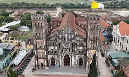 Khám Phá Kiệt Tác Gothic Trăm Tuổi Tại Vương Cung Thánh Đường Sở Kiện