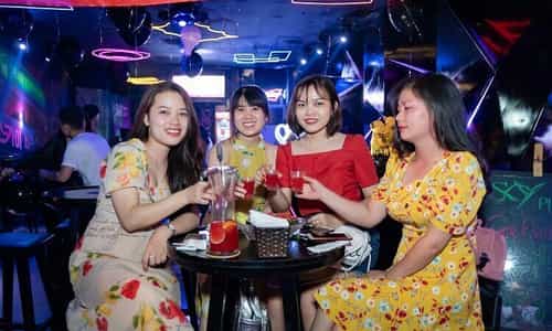 Bí kíp “sống ảo” với ánh đèn lồng lung linh tại King Kong Bar