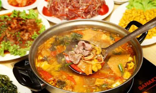 Hương Vị Lẩu Cua Tự Nhiên, Đậm Đà Tại Lẩu Cua Bà Chanh Huế